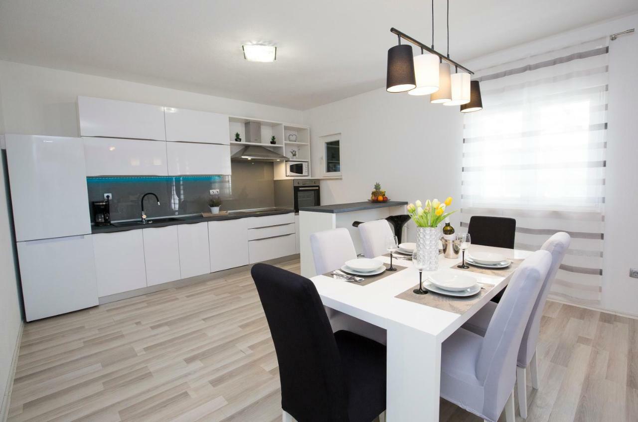 Holiday House M&A&K With Swimming Pool Kaštel Štafilić 외부 사진